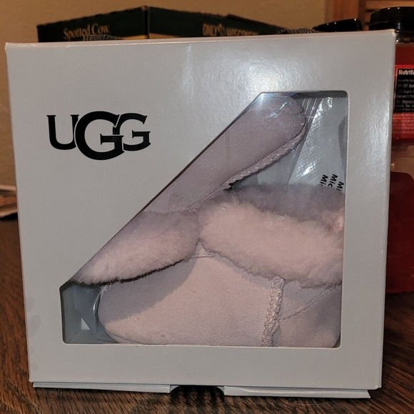 Uggs/carters Bundle - Picture 4 of 6
